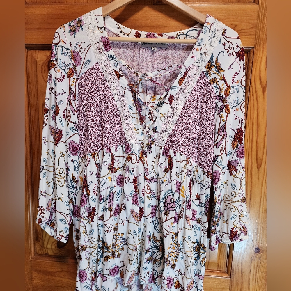 Absolutely Famous Boho Floral Lace-Trim Women's Top in Mauve and Cream, Size L